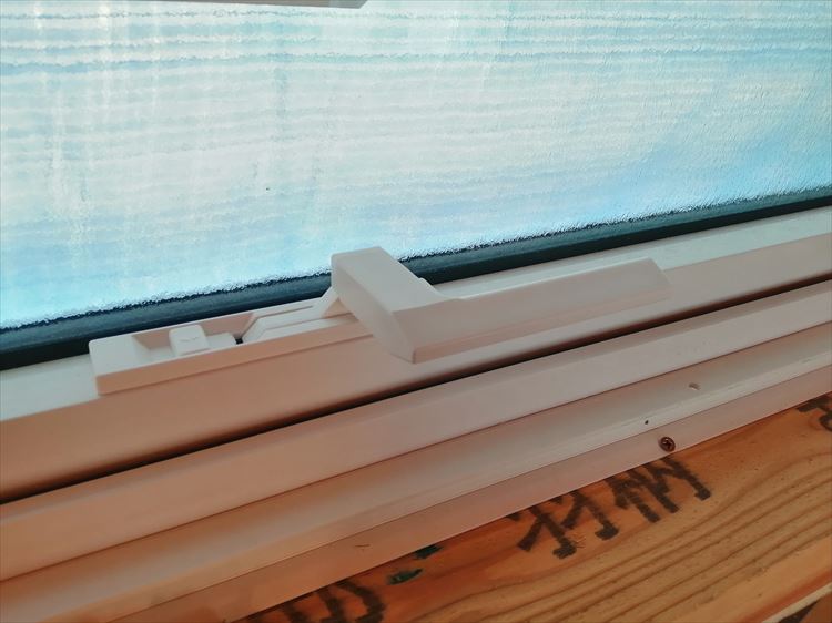 リクシルの樹脂窓EW　窓サッシの色　プレシャスホワイト