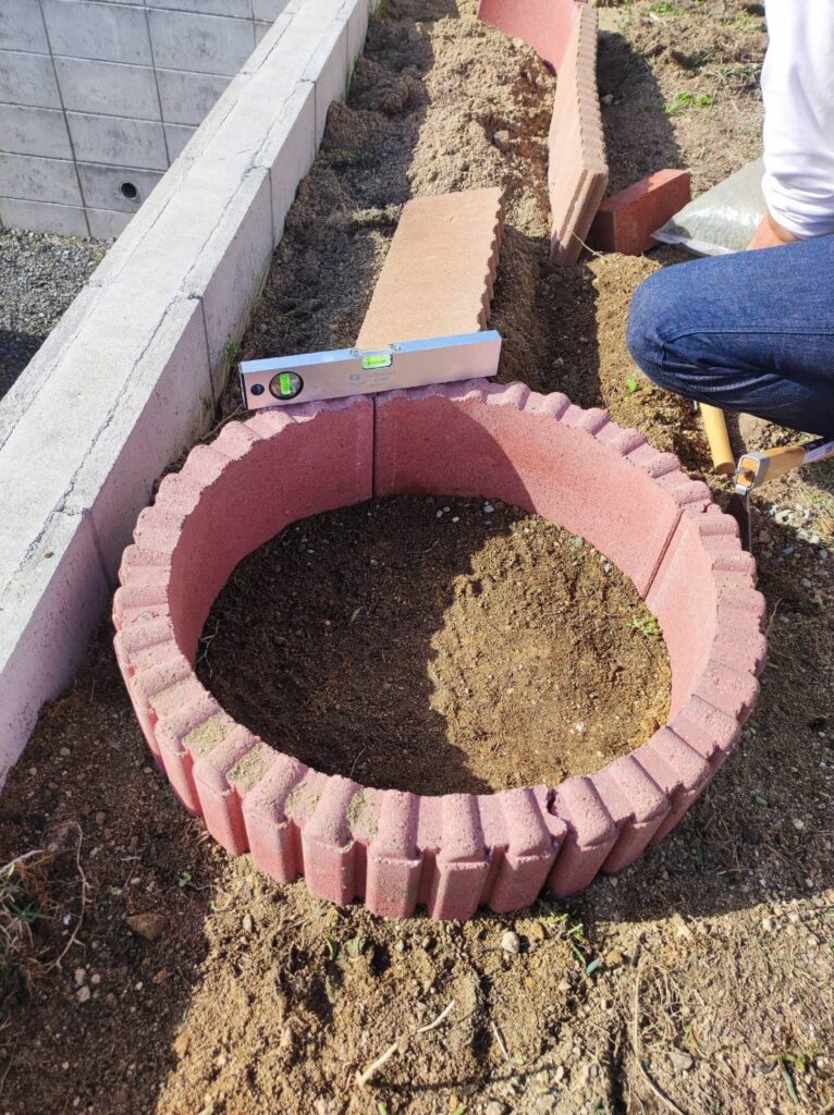 簡単　花壇の作り方　レンガブロック　花壇ブロック　モルタルなし